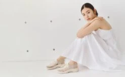 Keen Women's UNEEK Astoria Sandal X SNIDEL | Birch/Plaza Taupe -Keen Shoes Shop KEEN W UNEEKAstoriaxSNIDEL Lifestyle PDP Doublewide