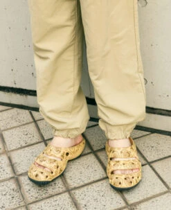 Keen Men's Yogui Arts Clog X THC | Caffe Latte Paisley -Keen Shoes Shop MYoguiArtsLifestylePDPSingleRight