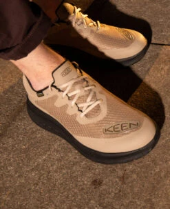 Keen Men's WK400 Waterproof Walking Shoe | Timberwolf/Black -Keen Shoes Shop WK400WaterproofPDPLifestyle3